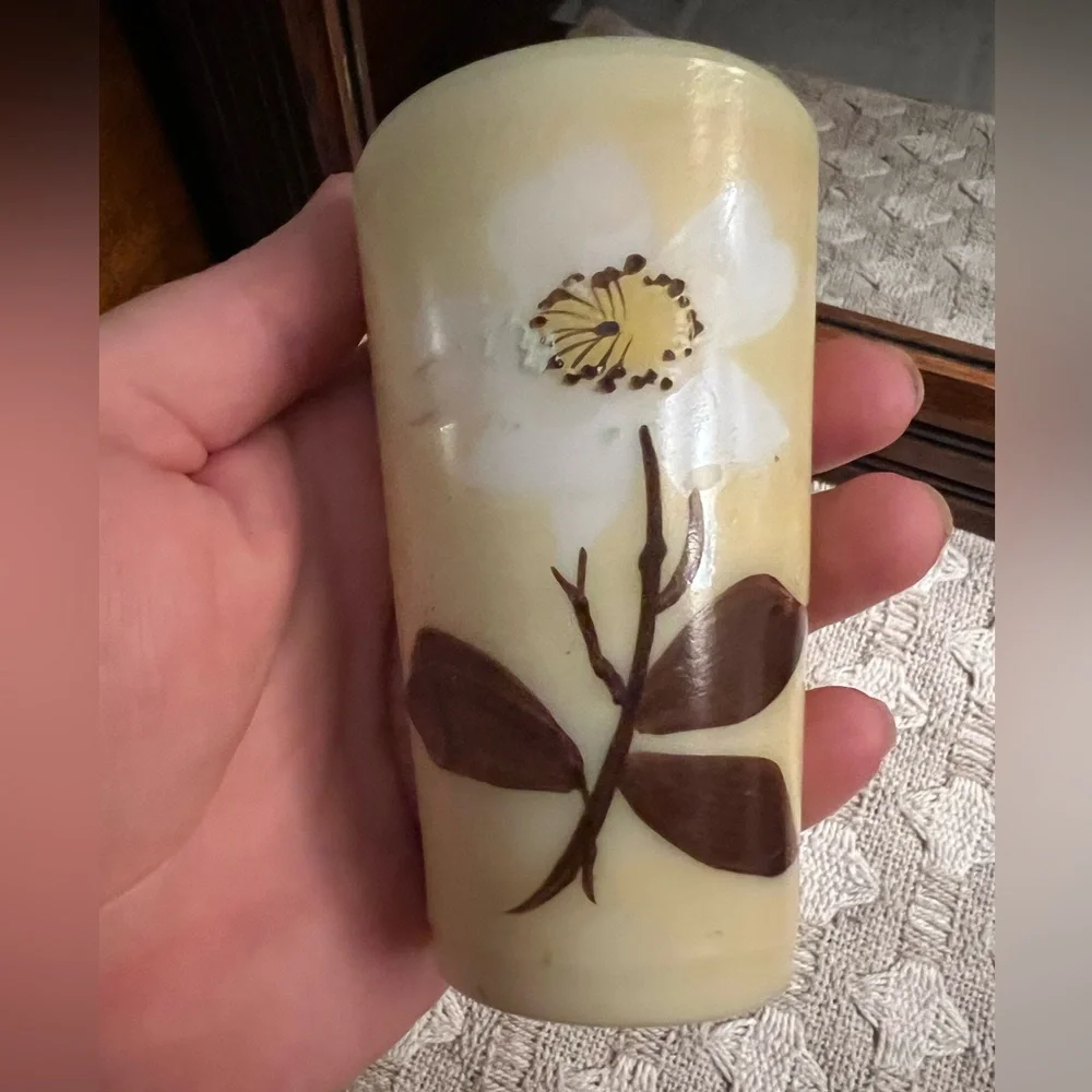 NO BRAND Classic Mid Century Modern Vintage Milk Glass‎ Bud Vase Yellow Brown